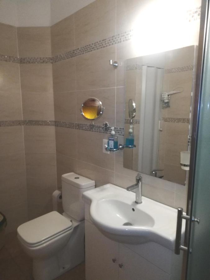 Private Room In Beautiful Home 蒙得维的亚 外观 照片